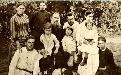 Семья Толстого с детьми